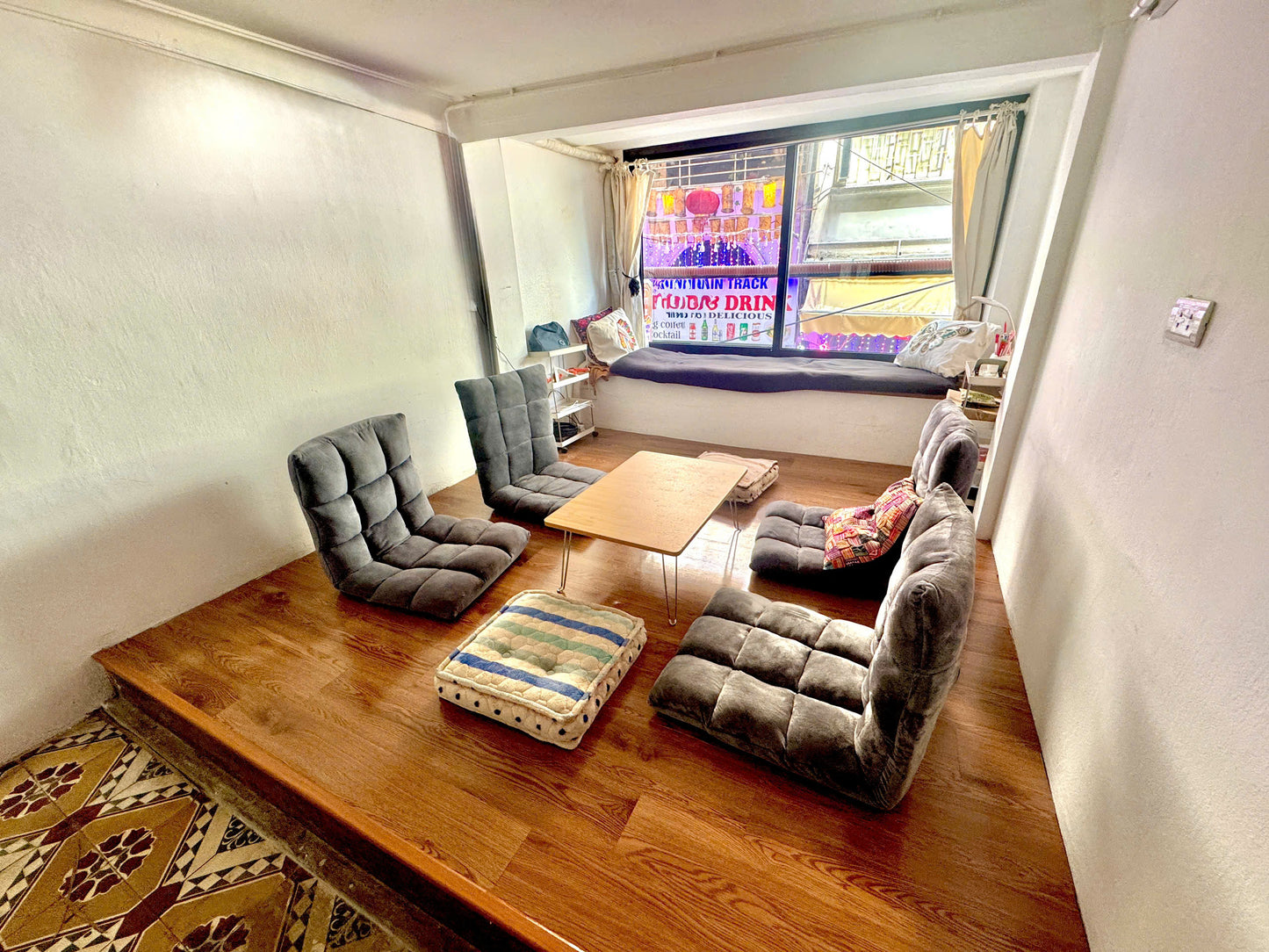 Kunian Room 1 – Train View From floor