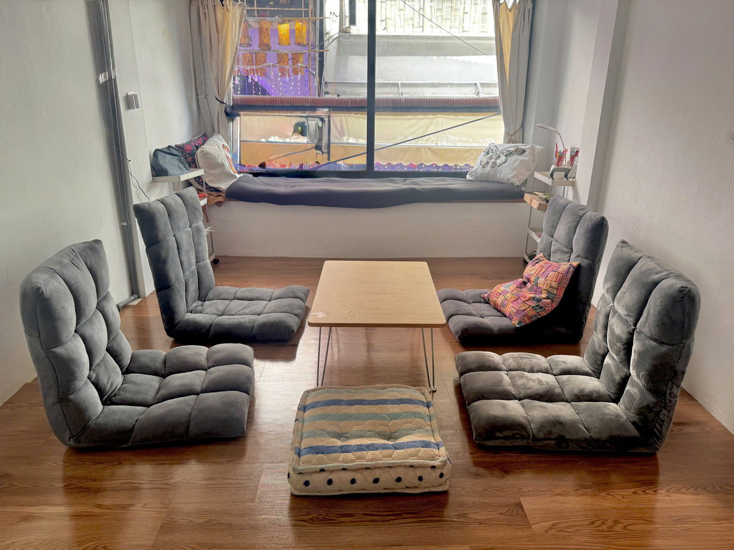 Kunian Room 1 – Train View From floor