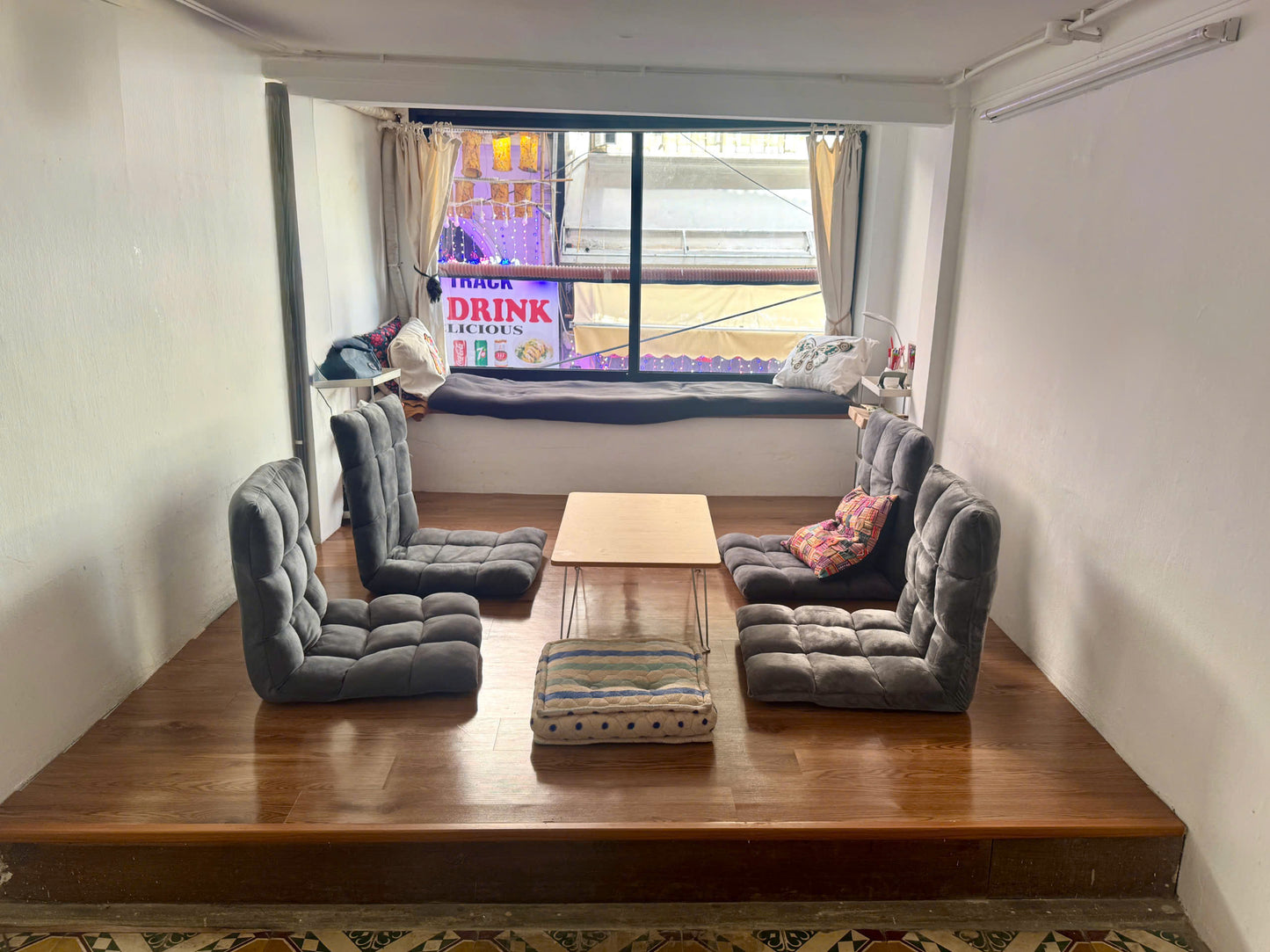 Kunian Room 1 – Train View From floor