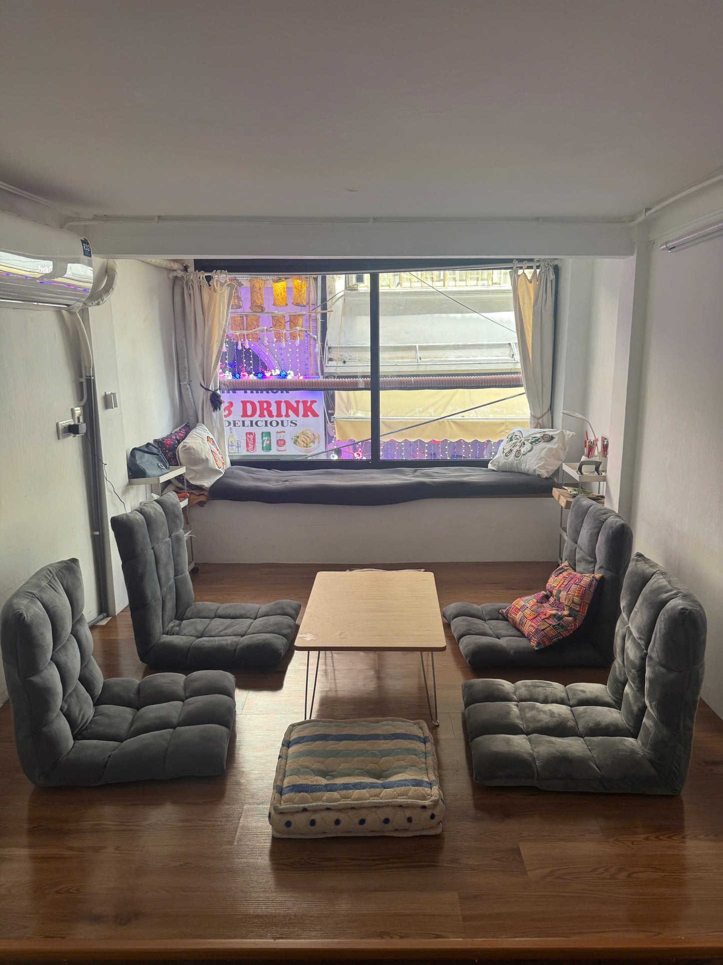 Kunian Room 1 – Train View From floor