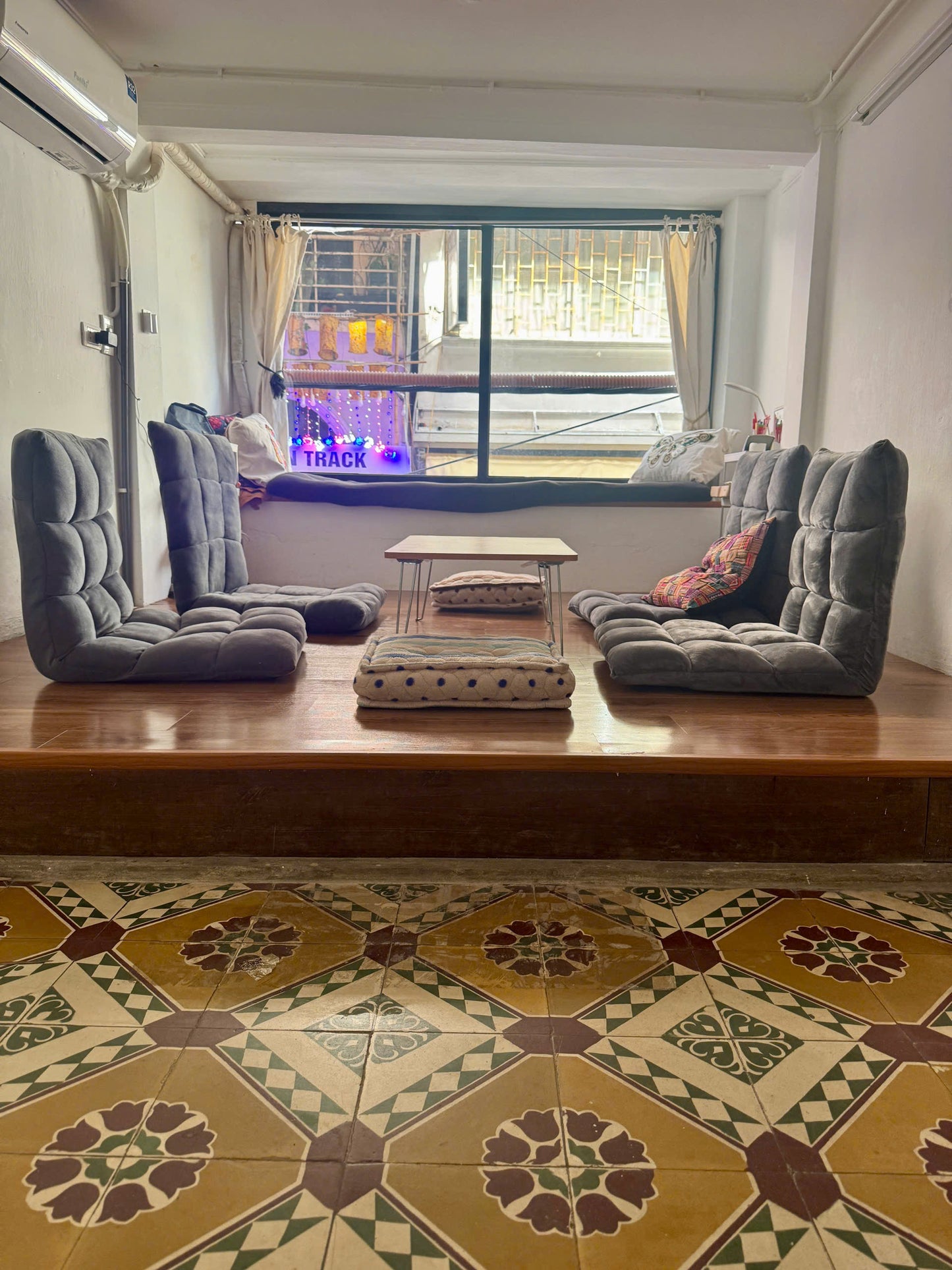 Kunian Room 1 – Train View From floor